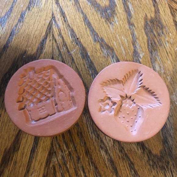 Vintage Terracotta 2” Butter Or Cookie Press Ceram Vintage Clay Cabin Strawberry - Picture 1 of 9